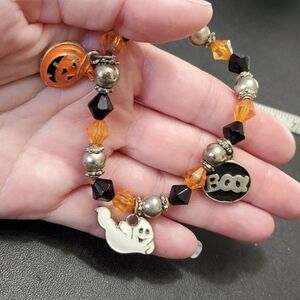 Beaded Halloween themed charm bracelet 7.5"